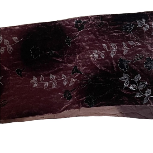 Velvet Floral Scarf - Picture 5 of 6
